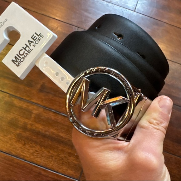 Michael Kors LEATHER Reversible Black White MK Logo Buckle Belt Size XL NWT - Picture 1 of 5